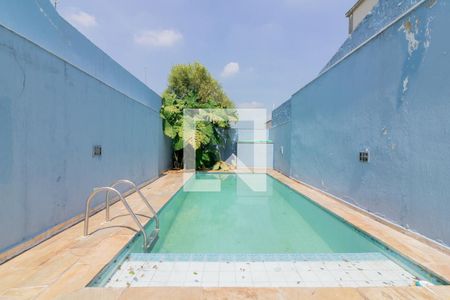 Casa à venda com 320m², 3 quartos e 2 vagas Casa à venda com 320m², 3 quartos e 2 vagasÁrea comum - Piscina