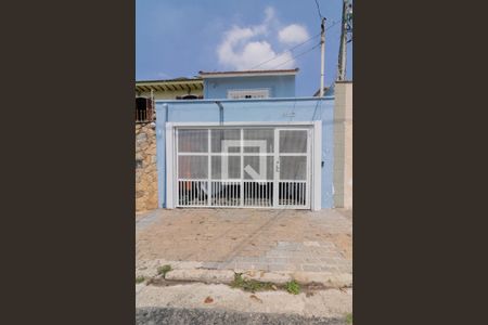 Casa à venda com 320m², 3 quartos e 2 vagas Casa à venda com 320m², 3 quartos e 2 vagasFachada