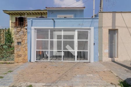 Casa à venda com 320m², 3 quartos e 2 vagas Casa à venda com 320m², 3 quartos e 2 vagasFachada