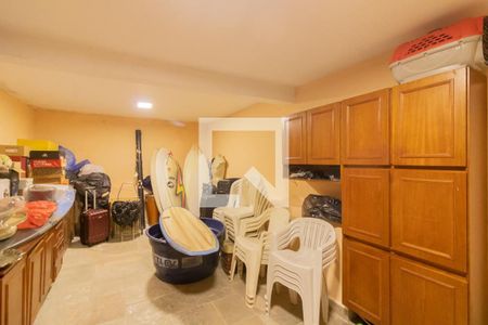 Casa à venda com 320m², 3 quartos e 2 vagas Casa à venda com 320m², 3 quartos e 2 vagasQuarto de Serviço