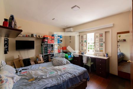 Casa à venda com 320m², 3 quartos e 2 vagas Casa à venda com 320m², 3 quartos e 2 vagasQuarto 3