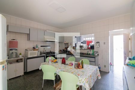 Casa à venda com 320m², 3 quartos e 2 vagas Casa à venda com 320m², 3 quartos e 2 vagasCozinha