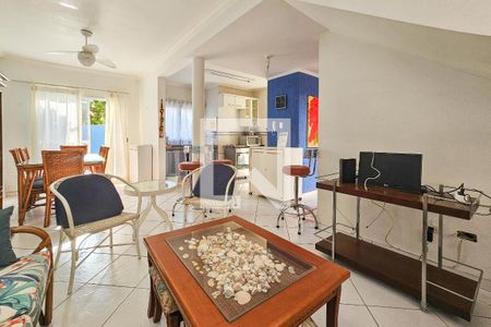 Sala de casa de condomínio para alugar com 2 quartos, 152m² em Jardim Enseada, Guarujá