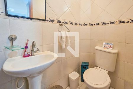 Banheiro de casa de condomínio para alugar com 3 quartos, 152m² em Jardim Enseada, Guarujá