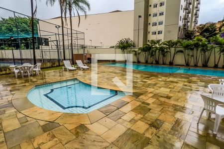Apartamento à venda com 61m², 3 quartos e 2 vagas Apartamento à venda com 61m², 3 quartos e 2 vagasÁrea comum - Piscina