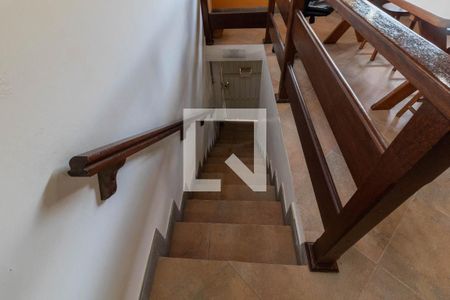 Casa à venda com 130m², 3 quartos e 1 vaga Casa à venda com 130m², 3 quartos e 1 vagaEscada