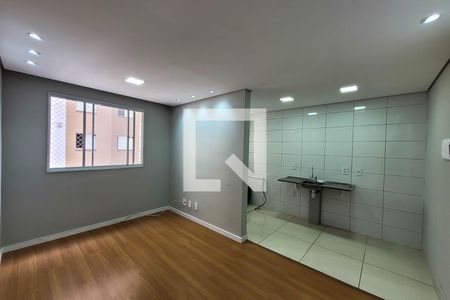 Sala de Estar/Jantar de apartamento para alugar com 2 quartos, 41m² em Jardim Santa Emília, São Paulo