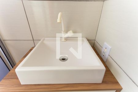 Casa de condomínio para alugar com 57m², 2 quartos e 1 vaga Casa de condomínio para alugar com 57m², 2 quartos e 1 vagaBanheiro