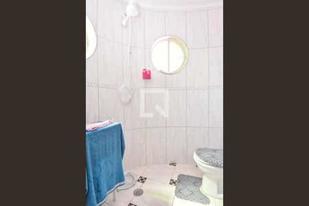 Casa à venda com 300m², 4 quartos e 8 vagas Casa à venda com 300m², 4 quartos e 8 vagasBanheiro da Suíte 1