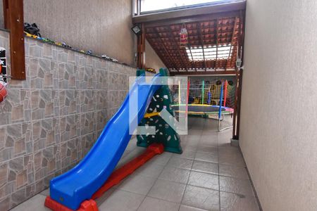 Casa à venda com 300m², 4 quartos e 8 vagas Casa à venda com 300m², 4 quartos e 8 vagasQuintal