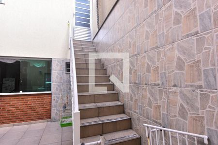 Casa à venda com 300m², 4 quartos e 8 vagas Casa à venda com 300m², 4 quartos e 8 vagasEscada