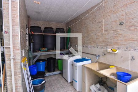 Casa à venda com 300m², 4 quartos e 8 vagas Casa à venda com 300m², 4 quartos e 8 vagasLavanderia