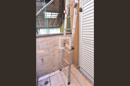 Casa à venda com 300m², 4 quartos e 8 vagas Casa à venda com 300m², 4 quartos e 8 vagasSacada