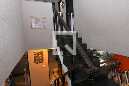 Casa à venda com 300m², 4 quartos e 8 vagas Casa à venda com 300m², 4 quartos e 8 vagasEscada