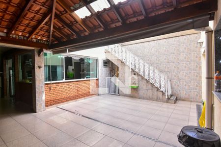 Casa à venda com 300m², 4 quartos e 8 vagas Casa à venda com 300m², 4 quartos e 8 vagasQuintal