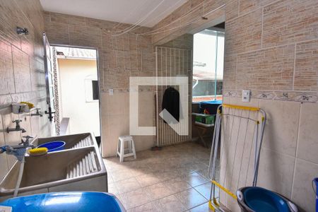 Casa à venda com 300m², 4 quartos e 8 vagas Casa à venda com 300m², 4 quartos e 8 vagasLavanderia