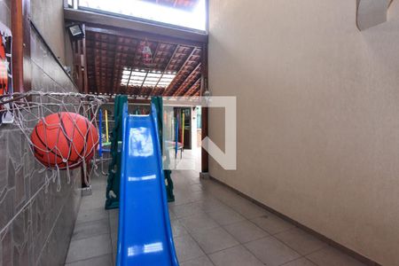 Casa à venda com 300m², 4 quartos e 8 vagas Casa à venda com 300m², 4 quartos e 8 vagasQuintal