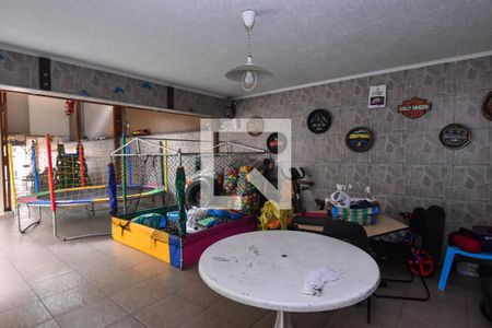 Casa à venda com 300m², 4 quartos e 8 vagas Casa à venda com 300m², 4 quartos e 8 vagasQuintal