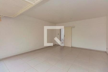 Casa à venda com 220m², 4 quartos e 3 vagas Casa à venda com 220m², 4 quartos e 3 vagasGaragem