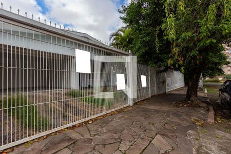 Casa à venda com 220m², 4 quartos e 3 vagas Casa à venda com 220m², 4 quartos e 3 vagasFachada da casa