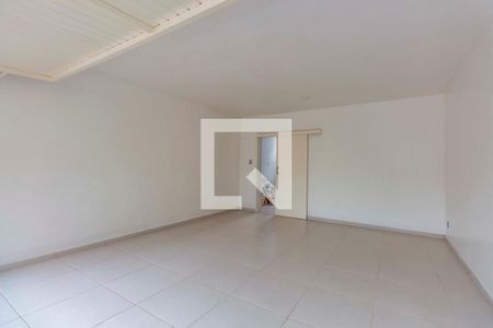 Casa à venda com 220m², 4 quartos e 3 vagas Casa à venda com 220m², 4 quartos e 3 vagasGaragem