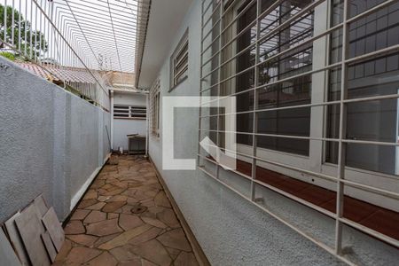 Casa à venda com 220m², 4 quartos e 3 vagas Casa à venda com 220m², 4 quartos e 3 vagasÁrea externa