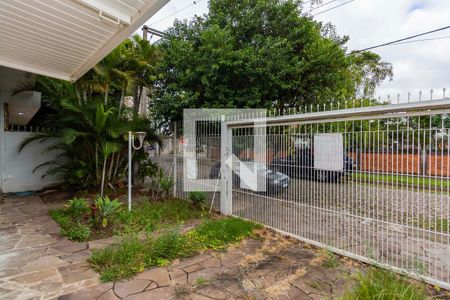 Casa à venda com 220m², 4 quartos e 3 vagas Casa à venda com 220m², 4 quartos e 3 vagasFachada da casa