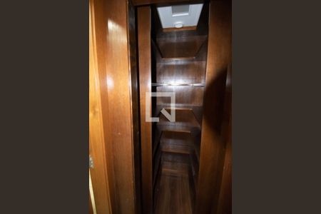 Apartamento à venda com 130m², 3 quartos e 1 vagaCloset