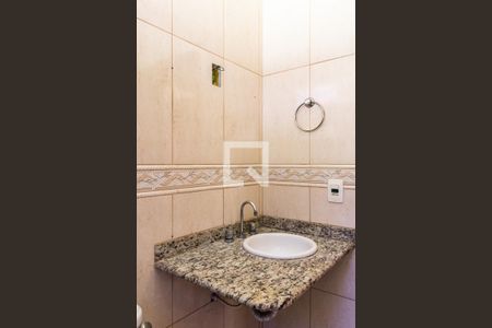 Casa para alugar com 120m², 3 quartos e 1 vaga Casa para alugar com 120m², 3 quartos e 1 vagaBanheiro Social