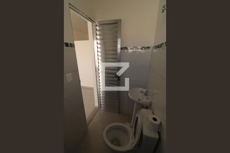 Banheiro de kitnet/studio para alugar com 1 quarto, 28m² em Quinta da Paineira, São Paulo