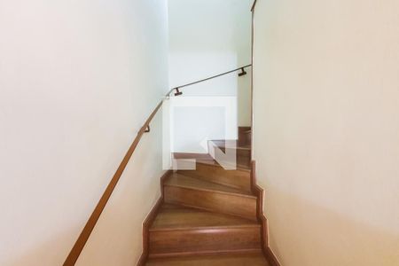 Casa à venda com 156m², 3 quartos e 3 vagasEscada