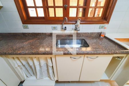 Casa à venda com 156m², 3 quartos e 3 vagasCozinha 