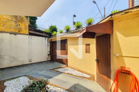 Garagem de casa à venda com 3 quartos, 156m² em Vila Gumercindo, São Paulo