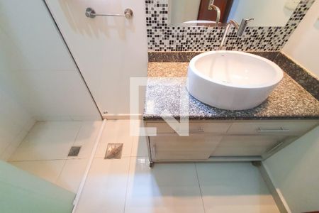 Casa à venda com 156m², 3 quartos e 3 vagasBanheiro