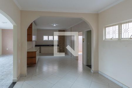 Casa para alugar com 346m², 3 quartos e 9 vagas Casa para alugar com 346m², 3 quartos e 9 vagasCopa e Cozinha