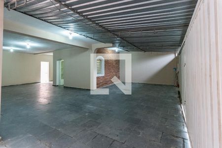 Casa para alugar com 346m², 3 quartos e 9 vagas Casa para alugar com 346m², 3 quartos e 9 vagasGaragem