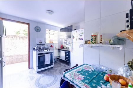 Casa à venda com 130m², 3 quartos e sem vaga Casa à venda com 130m², 3 quartos e sem vagaCozinha