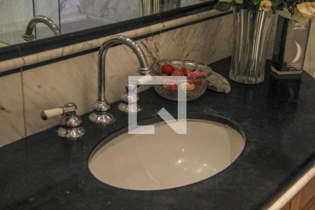 Apartamento à venda com 431m², 4 quartos e 4 vagasBanheiro da Suíte 1