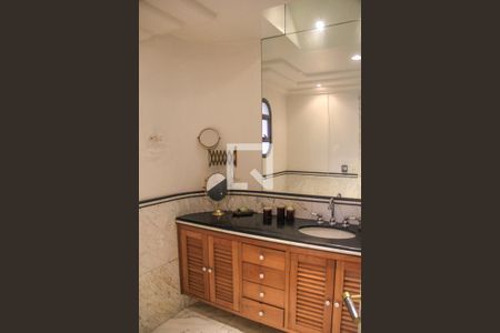 Apartamento à venda com 431m², 4 quartos e 4 vagasBanheiro da Suíte 1