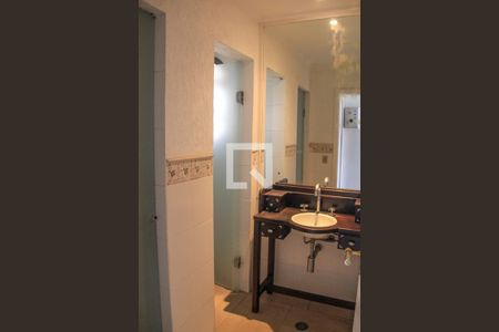 Apartamento à venda com 431m², 4 quartos e 4 vagasBanheiro da Piscina