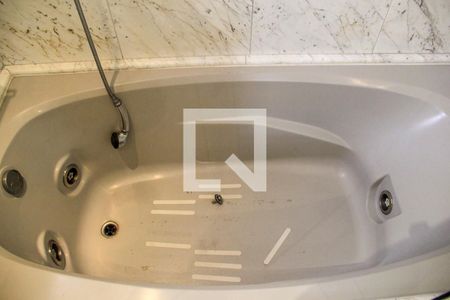 Apartamento à venda com 431m², 4 quartos e 4 vagasBanheiro da Suíte 1