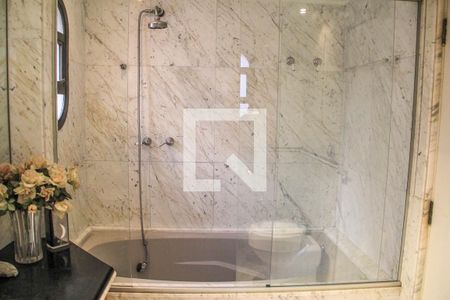 Apartamento à venda com 431m², 4 quartos e 4 vagasBanheiro da Suíte 1