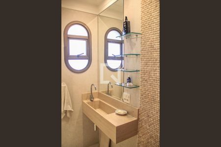 Apartamento à venda com 431m², 4 quartos e 4 vagasBanheiro da Suíte 2