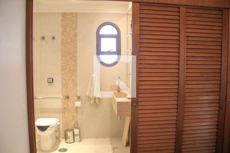 Apartamento à venda com 431m², 4 quartos e 4 vagasBanheiro da Suíte 2