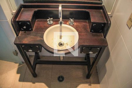 Apartamento à venda com 431m², 4 quartos e 4 vagasBanheiro da Piscina