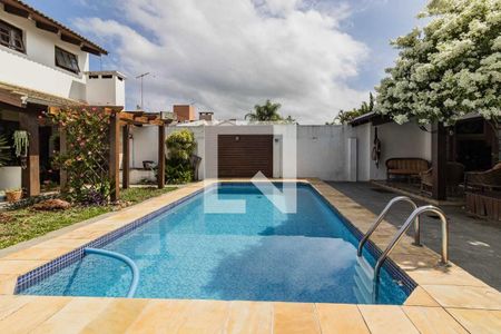 Casa à venda com 220m², 4 quartos e 3 vagasPiscina