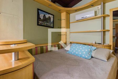 Casa à venda com 220m², 4 quartos e 3 vagasDormitório3