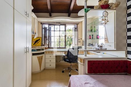 Casa à venda com 220m², 4 quartos e 3 vagasDormitório2