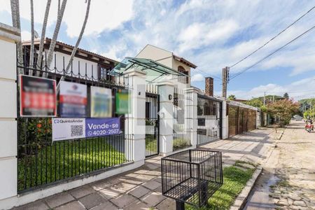 Casa à venda com 220m², 4 quartos e 3 vagasFachada