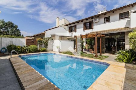 Casa à venda com 220m², 4 quartos e 3 vagasPiscina